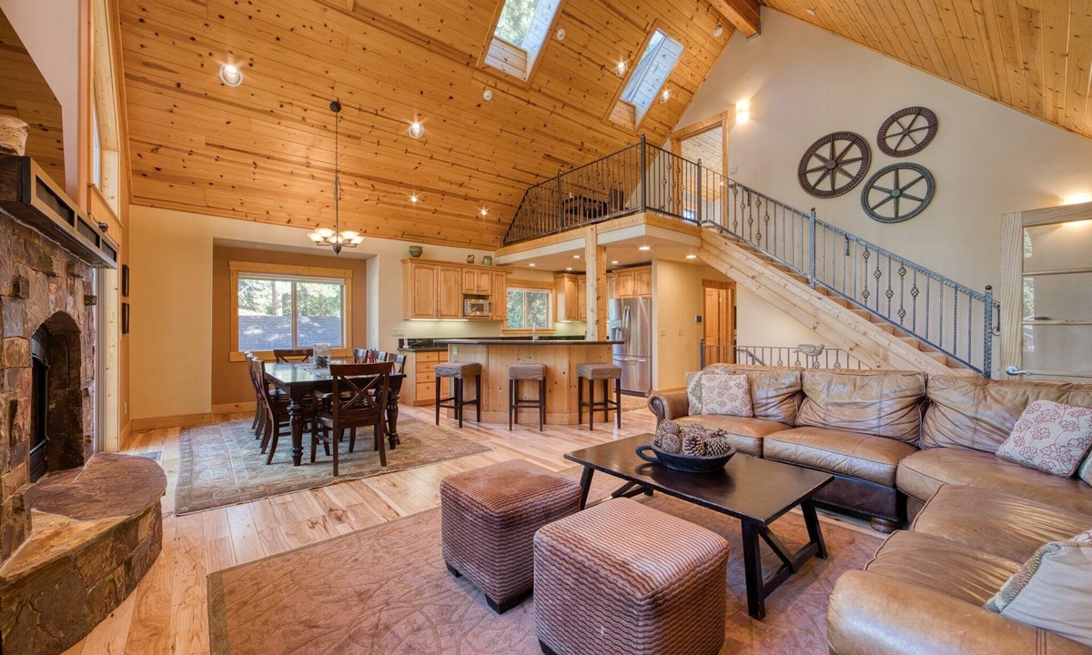 Tahoe City House | Red Cedar Luxury Tahoe City - Walk to Downtown, Shops, Dining