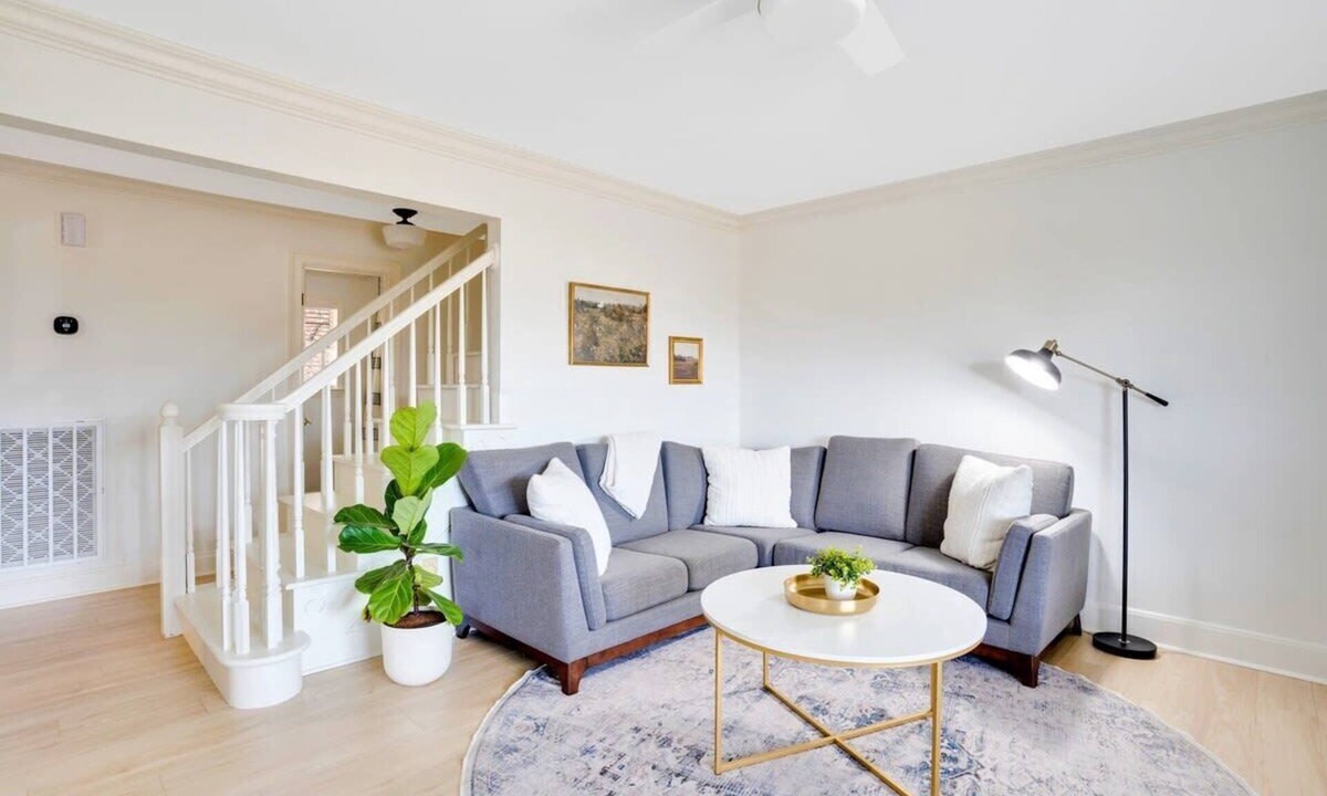 Graysville House | Red Clay Farmhouse Countryside Retreat, Views !