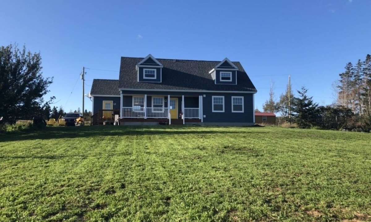 Digby County Cottage | Red Cliff Cottage - Beach Front
