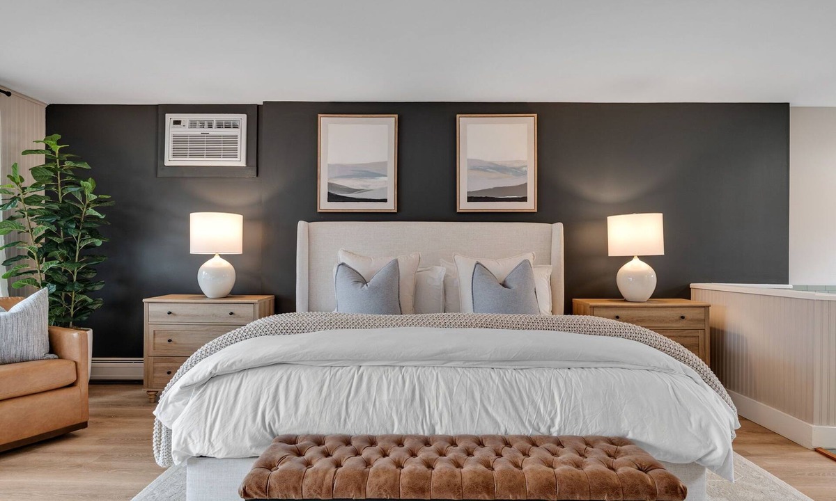 Mendon Apartment | Red Clover Accessible King Suite in Killington