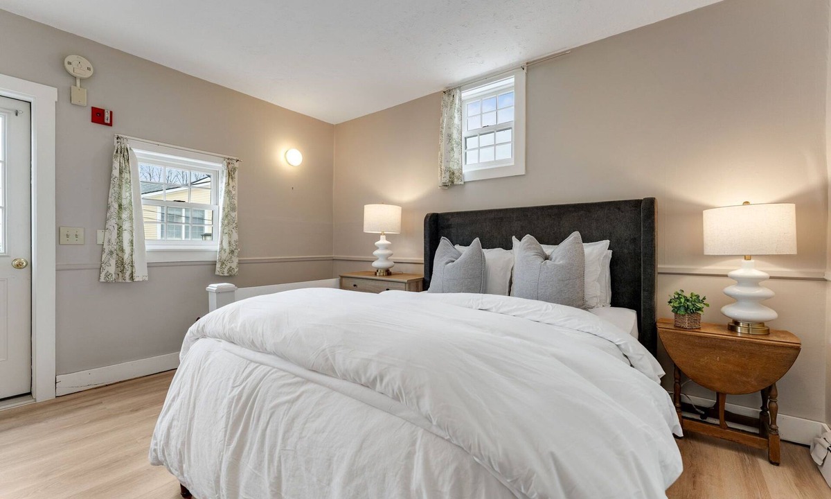 Mendon Apartment | Red Clover Two Bedroom Suite near Killington