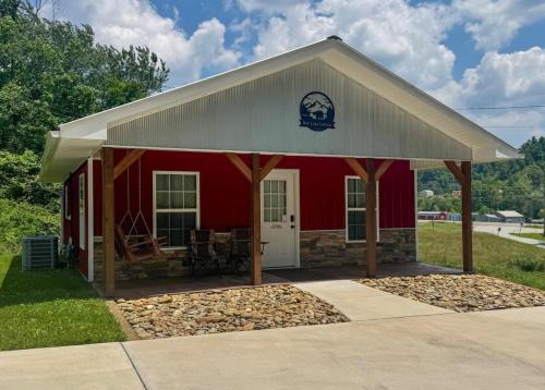 Oneida House | Red Cozy Cottage