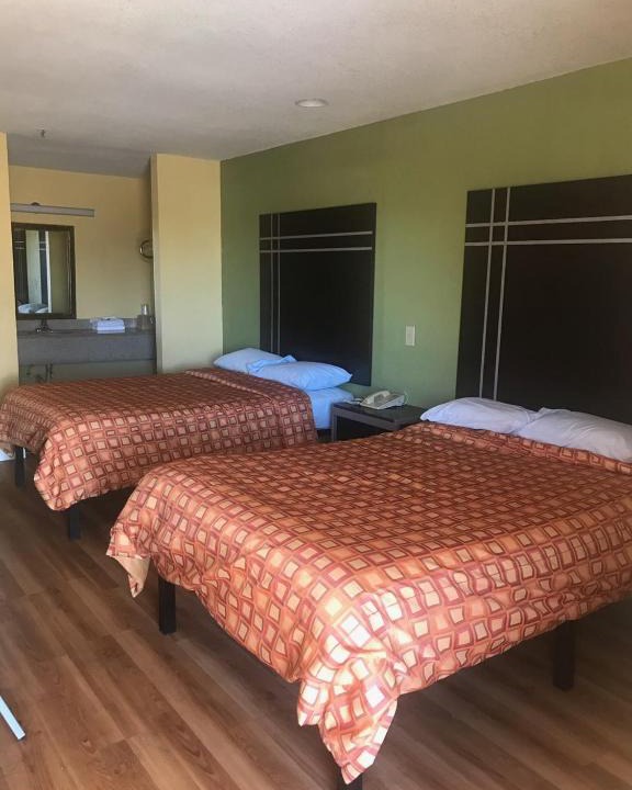 Pleasant Grove Hotel | RED CROWN INN