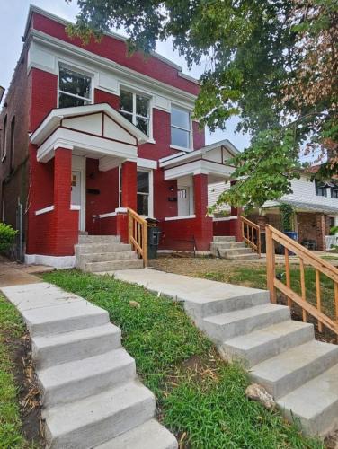 St. Louis House | Red Door Manor