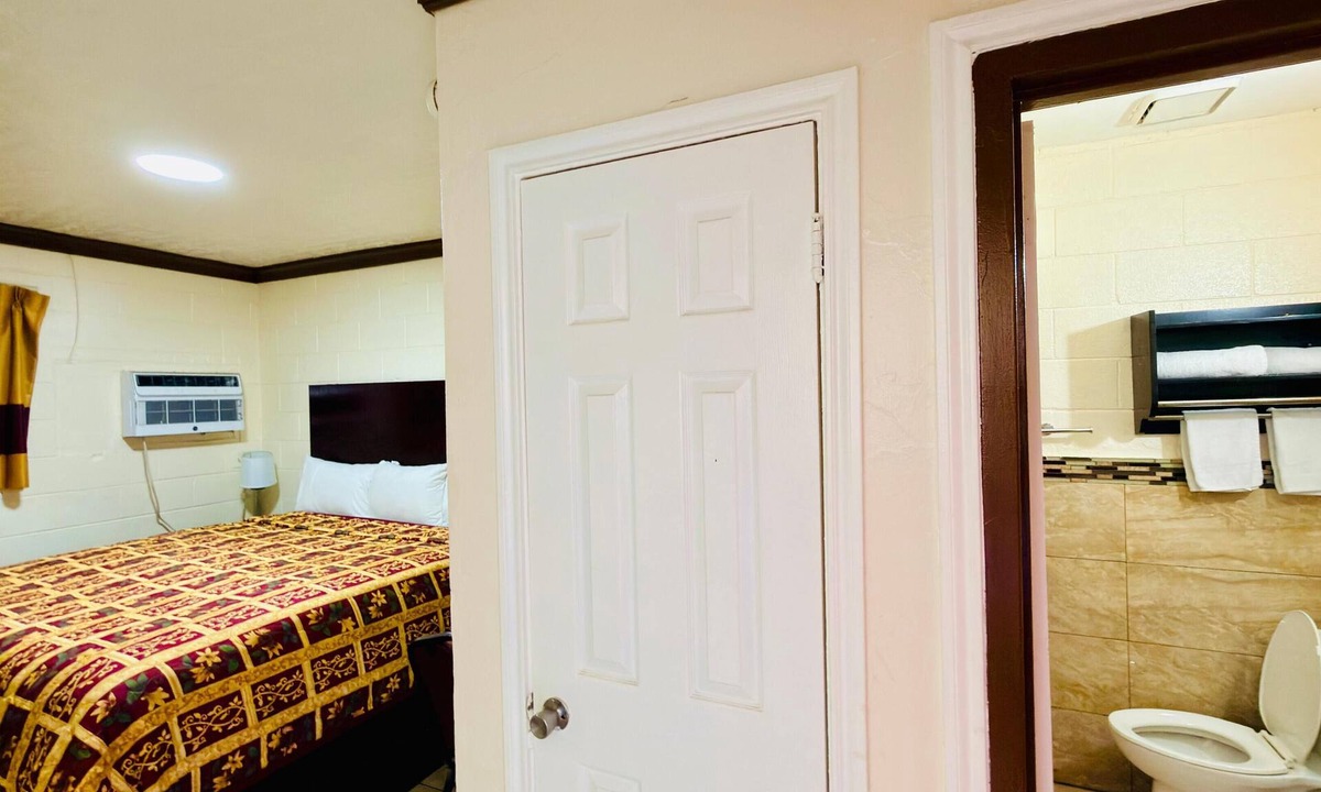 South Dallas - Fair Park Hotel | RED DOOR MOTEL