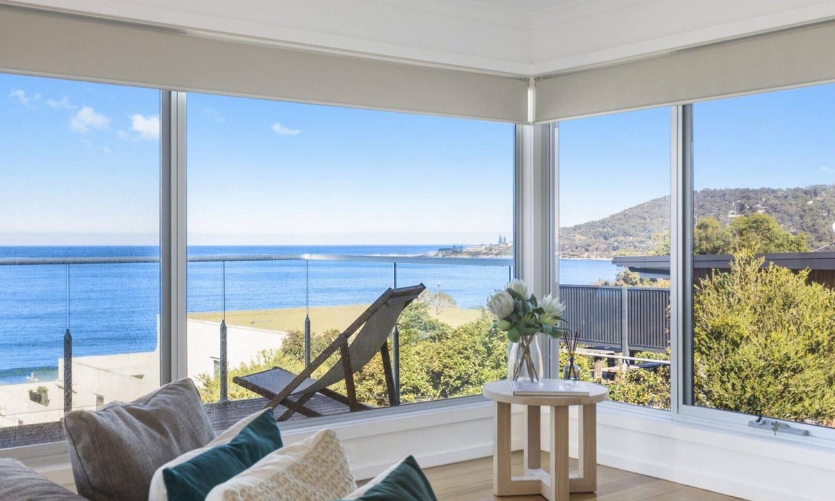 Lorne House | Red Dorman - Treat Yourself With Panoramic Views