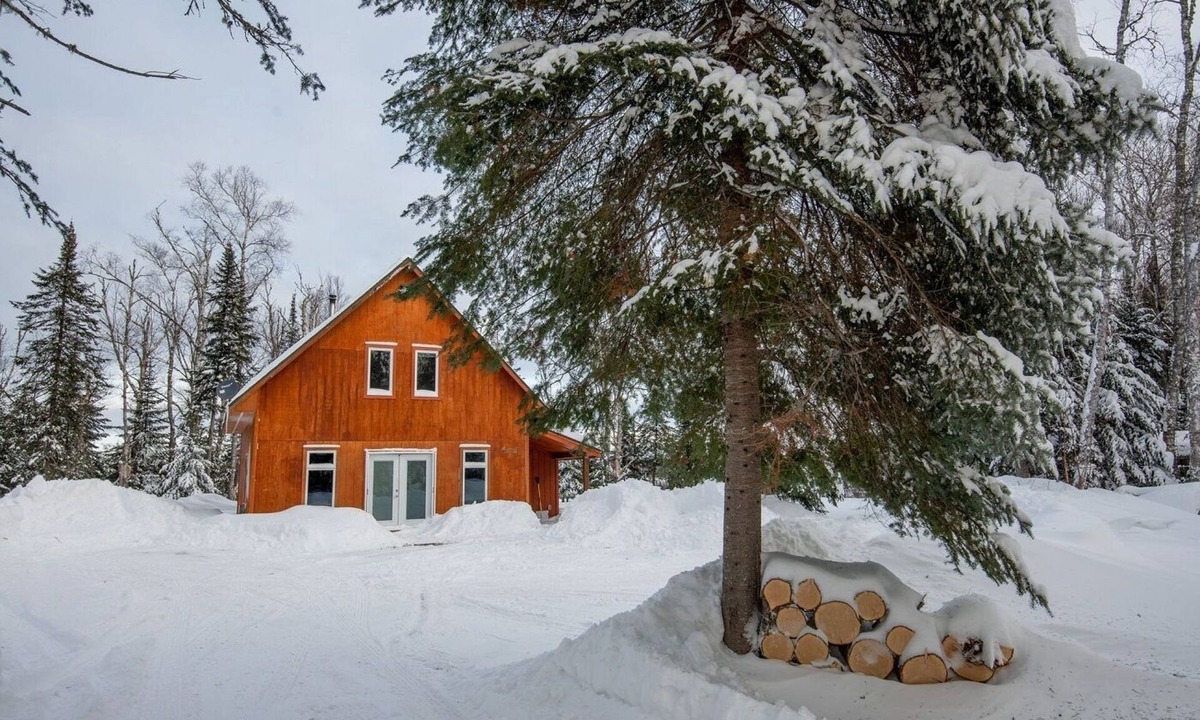 Grand Marais Cabin | RED FOX CABIN ON DEVIL TRACK LAKE IN GRAND MARAIS, MN! CHARMING & REFINED!