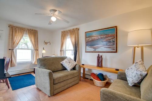 Laramie House | Red Gates Cottage 3 Miles to University!