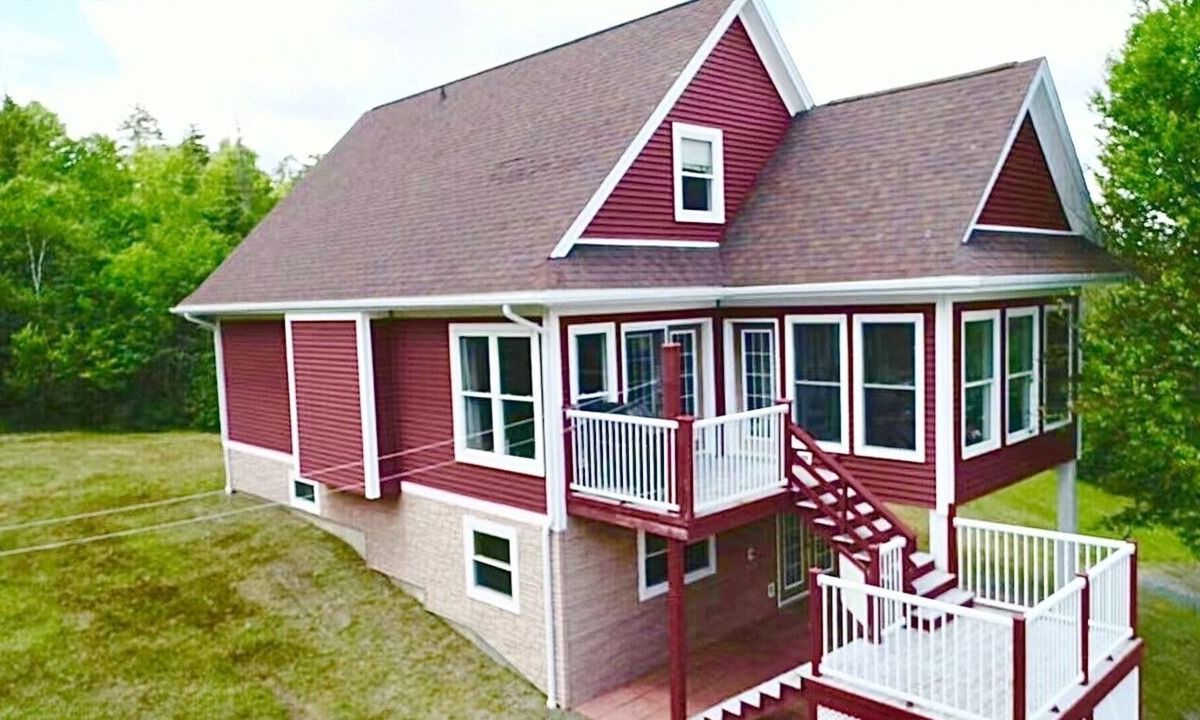 Halifax County Cottage | Red Harbour Hideaway with Hot Tub