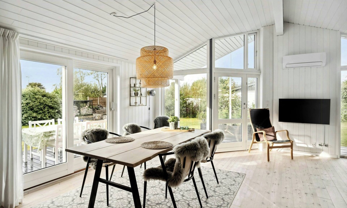 Vejlby Fed House | Red house by Fyn's coast awaits cosiness