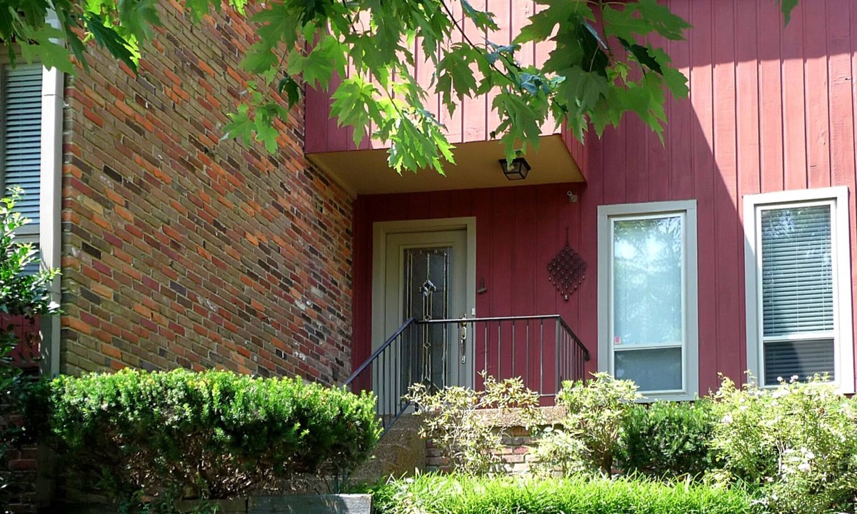 Nashboro Village House | Red House in Nashville - great rates!