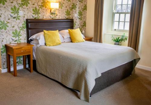 Newbrough Hotel | Red Lion Inn
