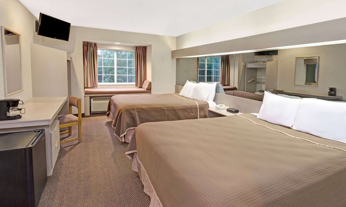 Elk Grove Village Hotel | Red Lion Inn & Suites Elk Grove Village