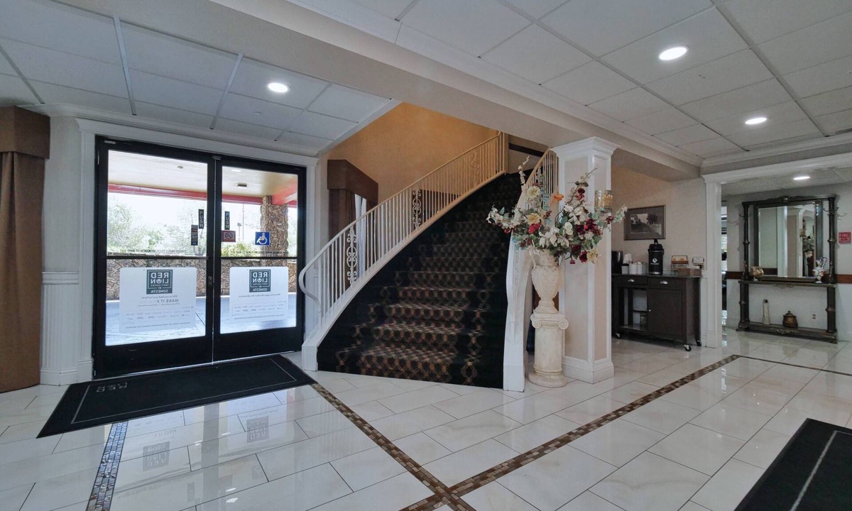 North Auburn Hotel | Red Lion Inn & Suites Auburn
