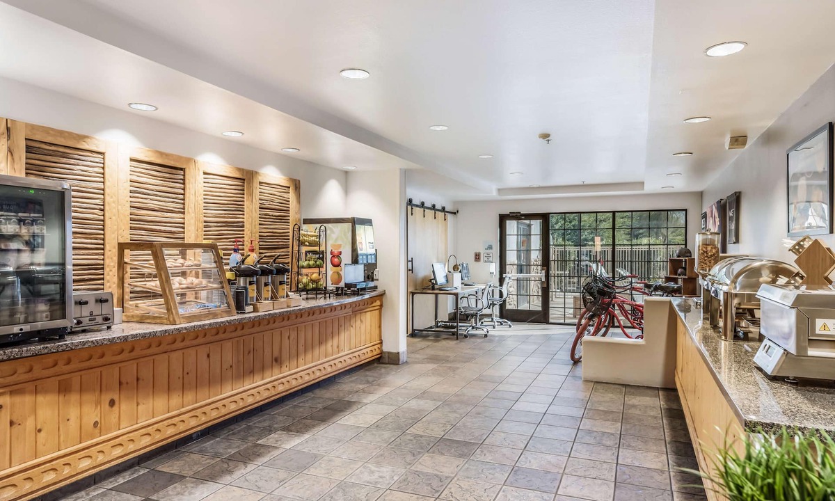 Palm Valley Hotel | Red Lion Inn & Suites Goodyear Phoenix