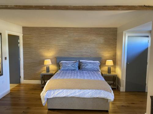 Chelmondiston Apartment | Red lion little barn