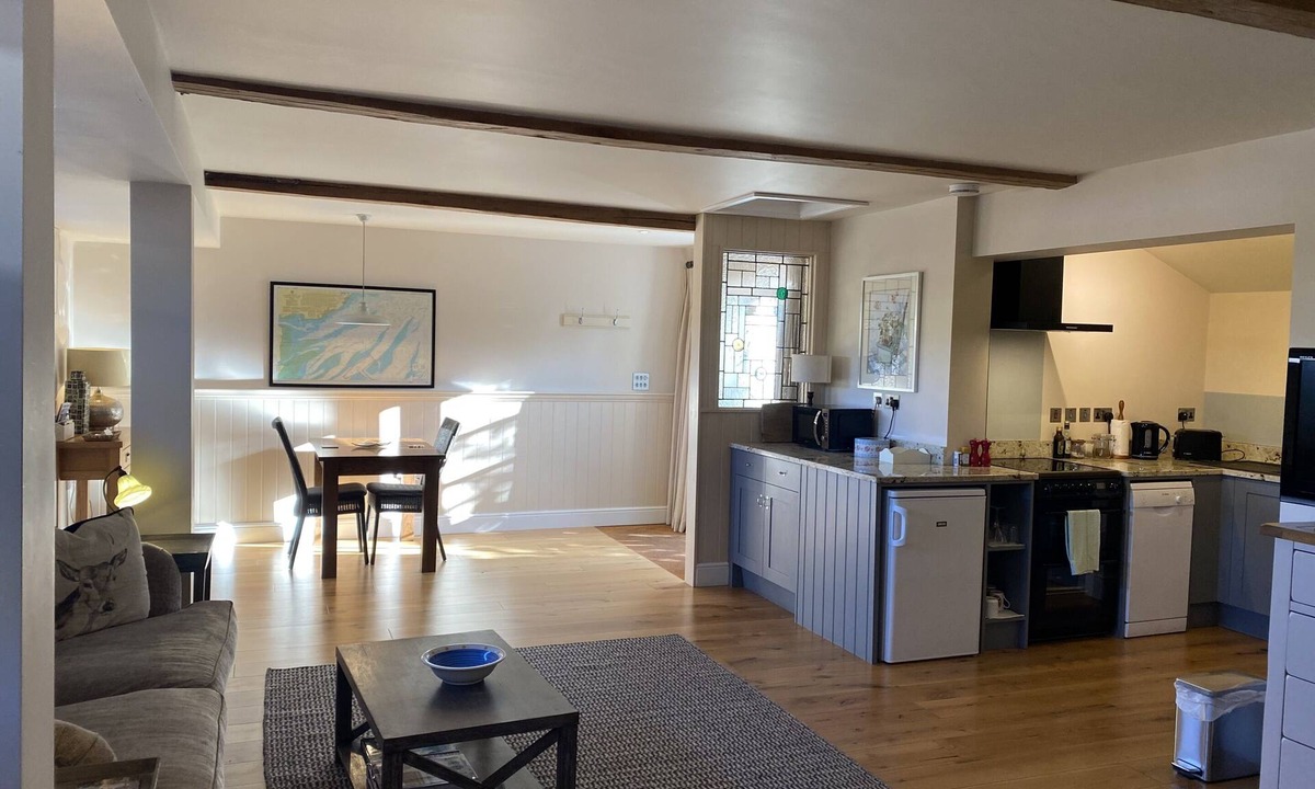 Chelmondiston Apartment | Red lion little barn