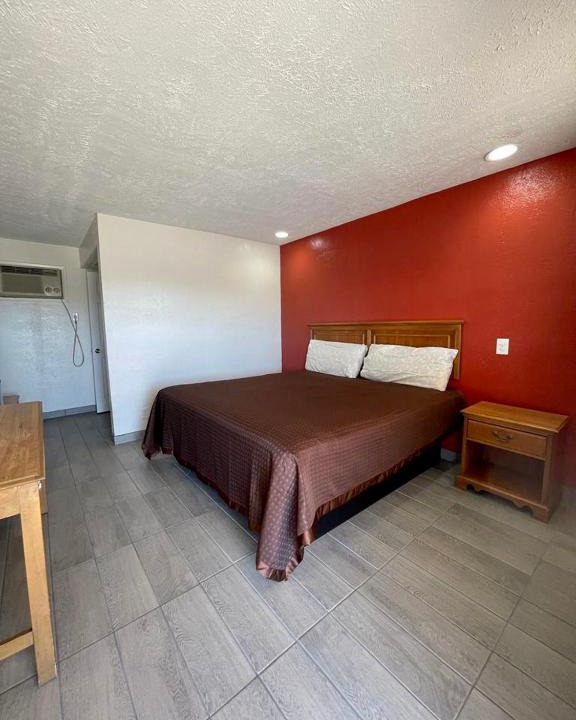 Clarksville Hotel | Red River Inn