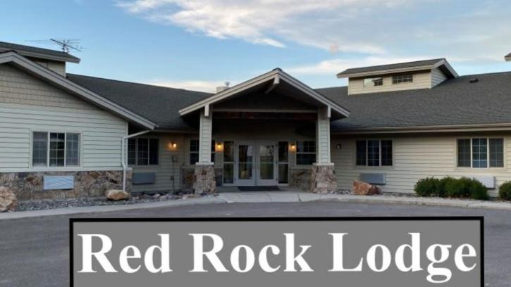 Challis Hotel | RED ROCK LODGE