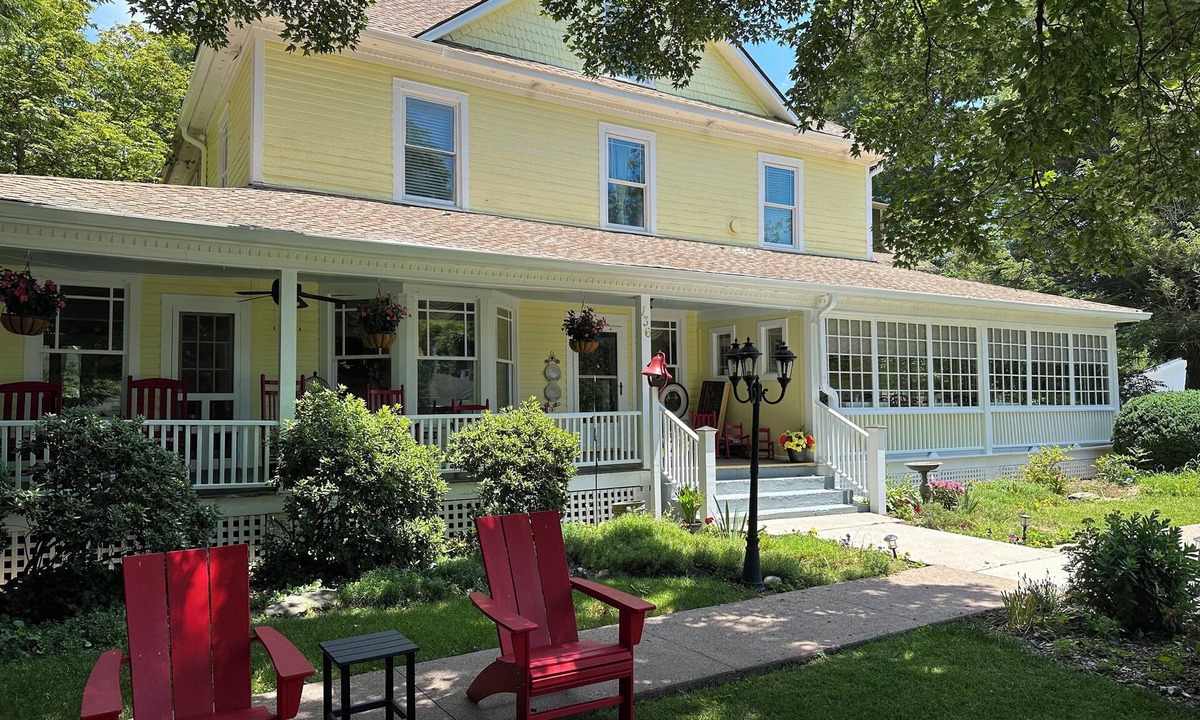 Black Mountain Bed & Breakfast | Red Rocker Inn