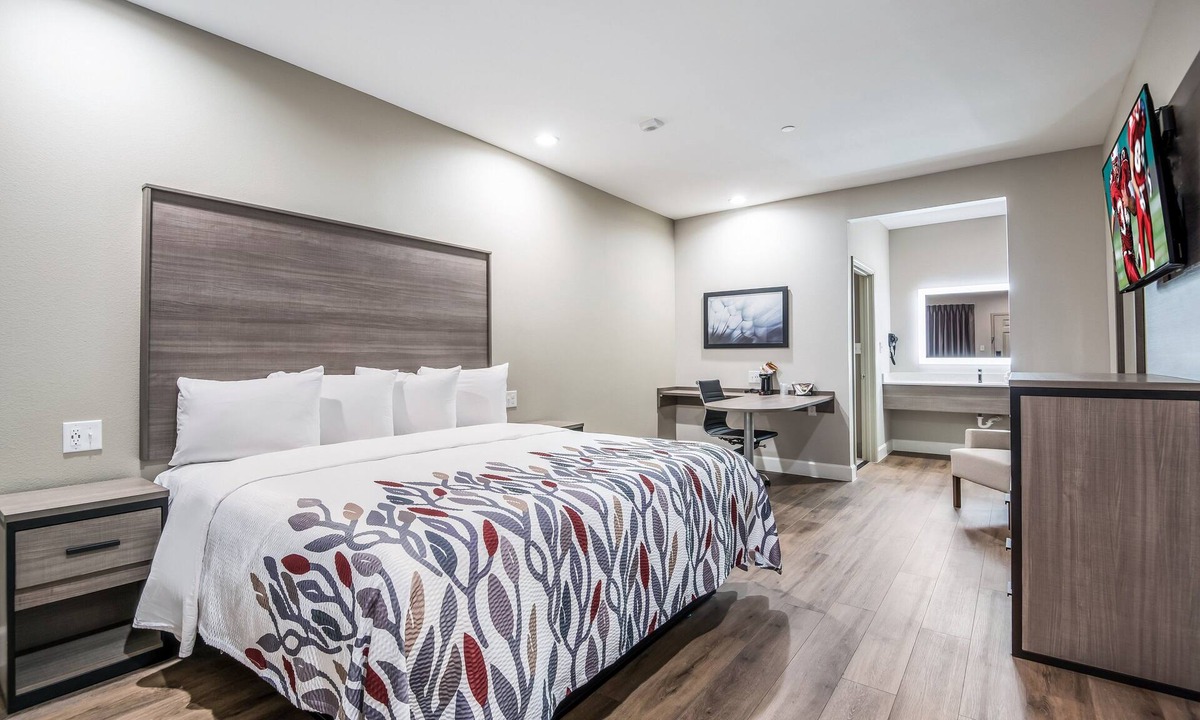 Mont Belvieu Hotel | Red Roof Inn Baytown