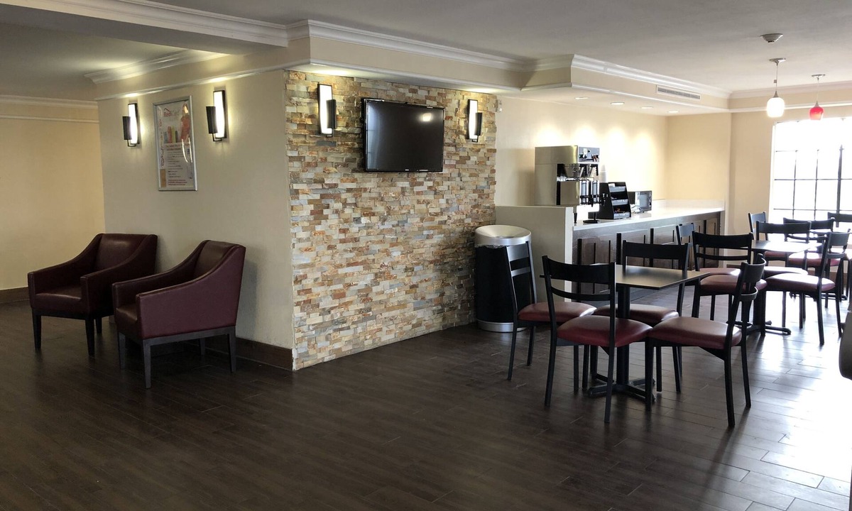 North Shore Hotel | Red Roof Inn Houston East – I-10