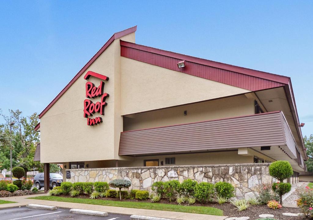 Pea Ridge Hotel | Red Roof Inn Huntington