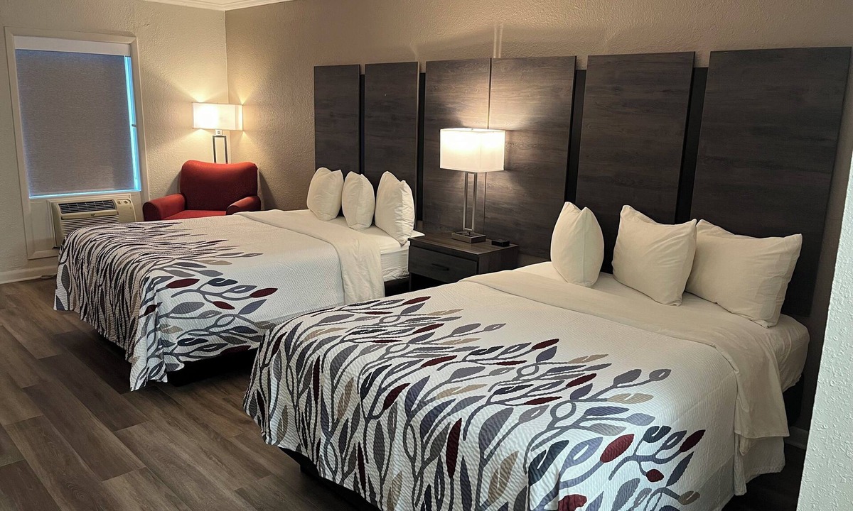Manchester Hotel | Red Roof Inn Manchester, TN