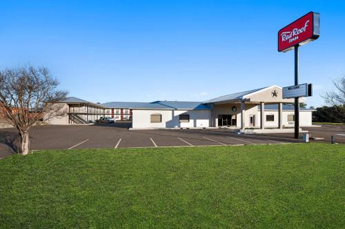 Nacogdoches Hotel | Red Roof Inn Nacogdoches