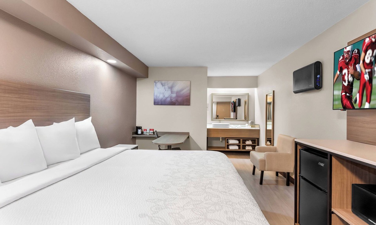 Hoffman Estates Hotel | Red Roof Inn PLUS+ Chicago - Hoffman Estates
