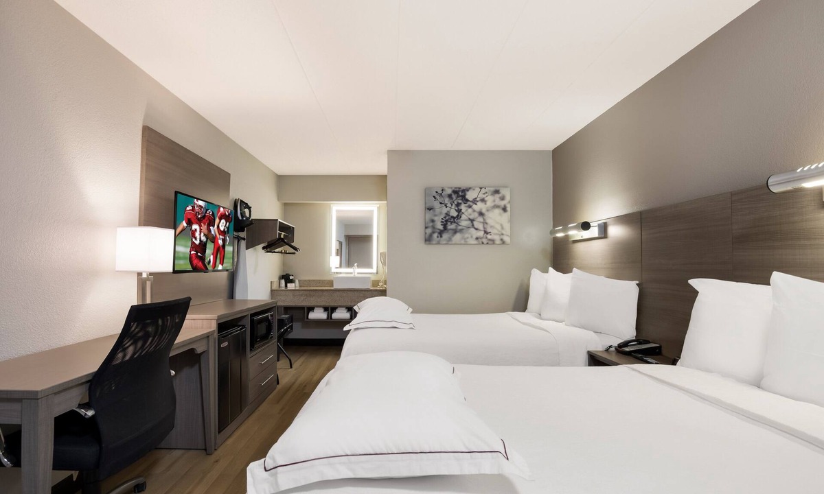 Naperville Hotel | Red Roof Inn PLUS+ Chicago - Naperville