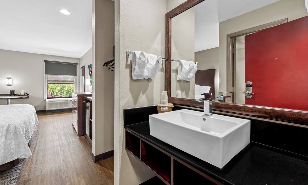 Henderson Hotel | Red Roof Inn PLUS+ Henderson