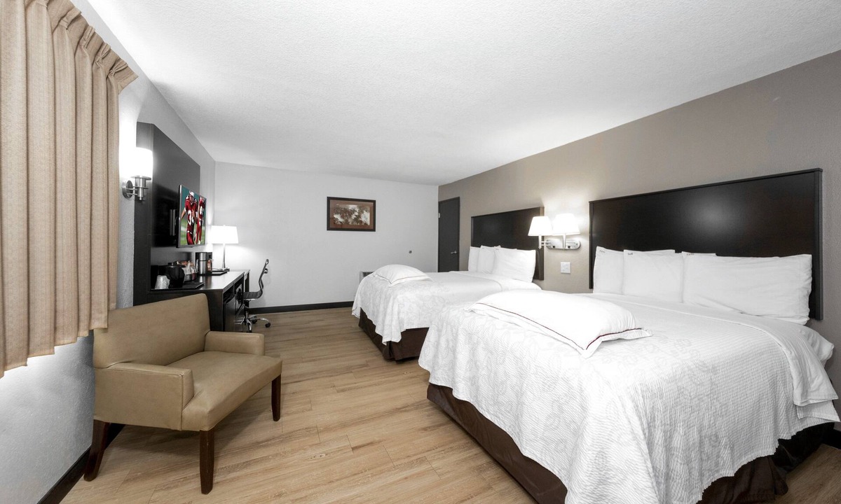 Huntsville Hotel | Red Roof Inn PLUS+ Huntsville