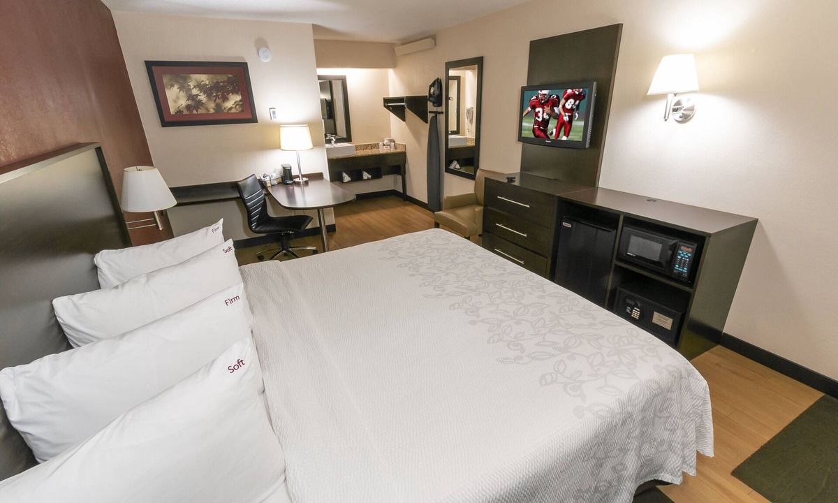 The Hill Hotel | Red Roof Inn PLUS+ St Louis - Forest Park/Hampton Ave