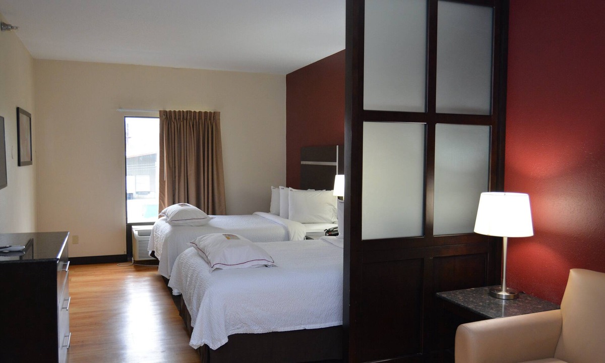Downtown Chattanooga Hotel | Red Roof Inn PLUS+ & Suites Chattanooga - Downtown