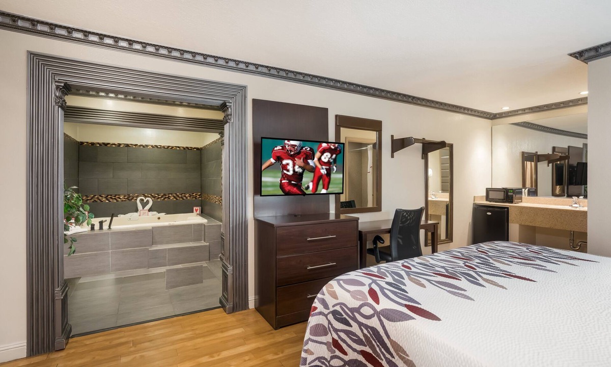 Stockton Hotel | Red Roof Inn Stockton
