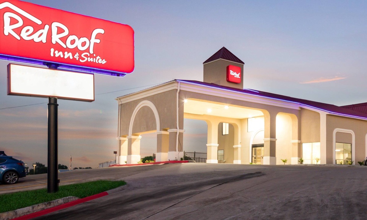 Manor Hotel | Red Roof Inn & Suites Austin East - Manor