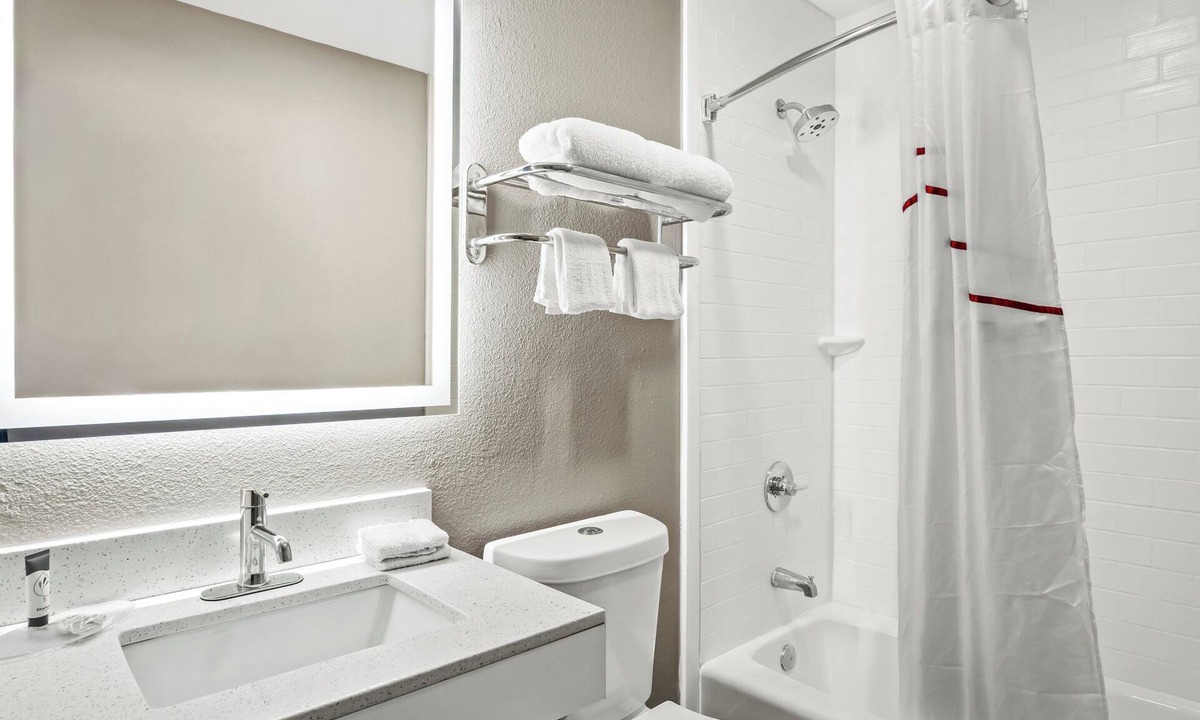 Euless Hotel | Red Roof Inn & Suites Euless - DFW Airport Southwest