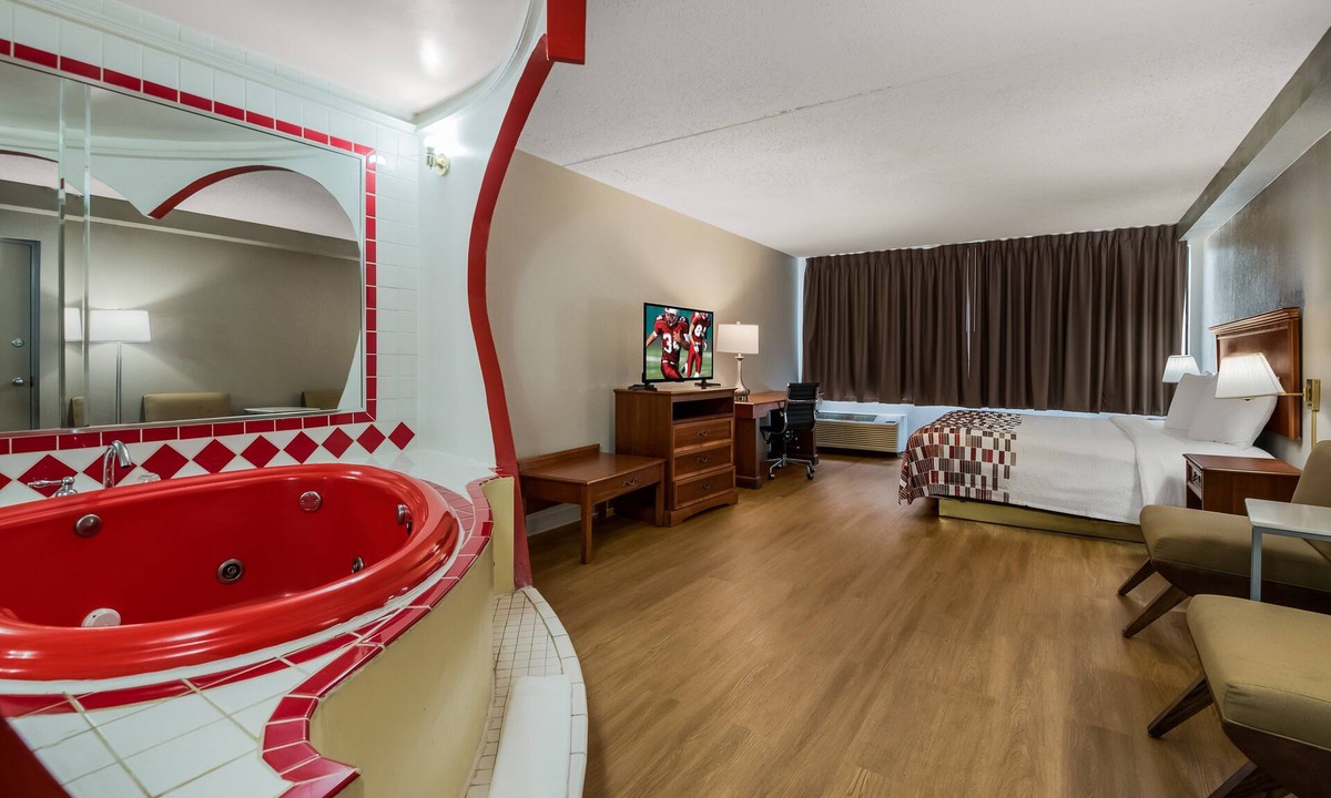 Yorkshire Hotel | Red Roof Inn & Suites Newark - University