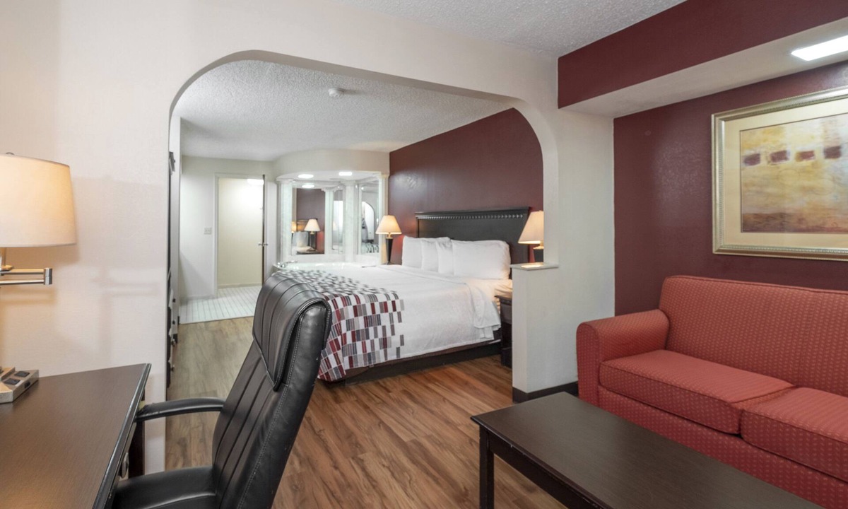 Oxford Hotel | Red Roof Inn & Suites Oxford
