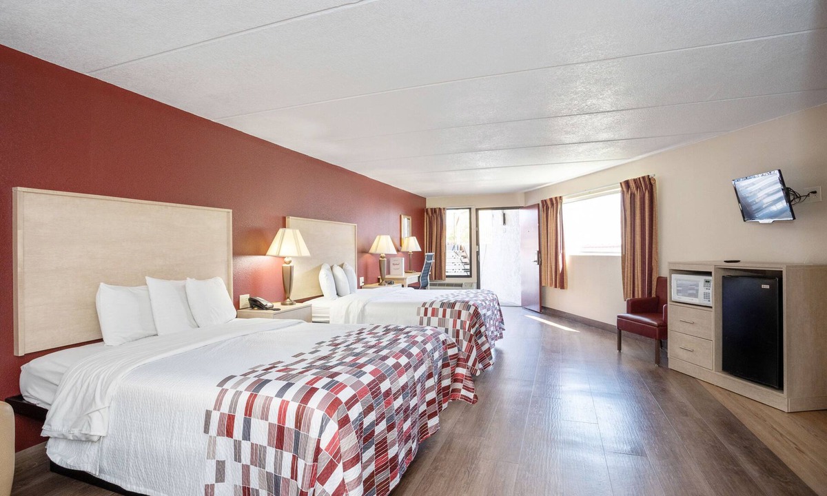 Pigeon Forge Hotel | Red Roof Inn & Suites Pigeon Forge - Parkway