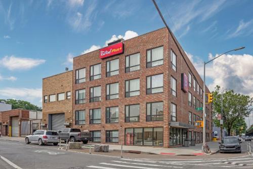 Greenwood Hotel | Red Roof PLUS Brooklyn - 3rd Ave