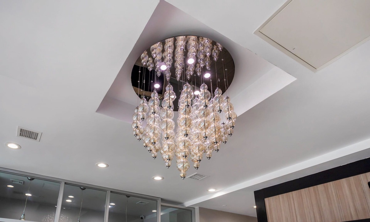 Ditmas Park Hotel | Red Roof PLUS+ Brooklyn - Flatbush Ave