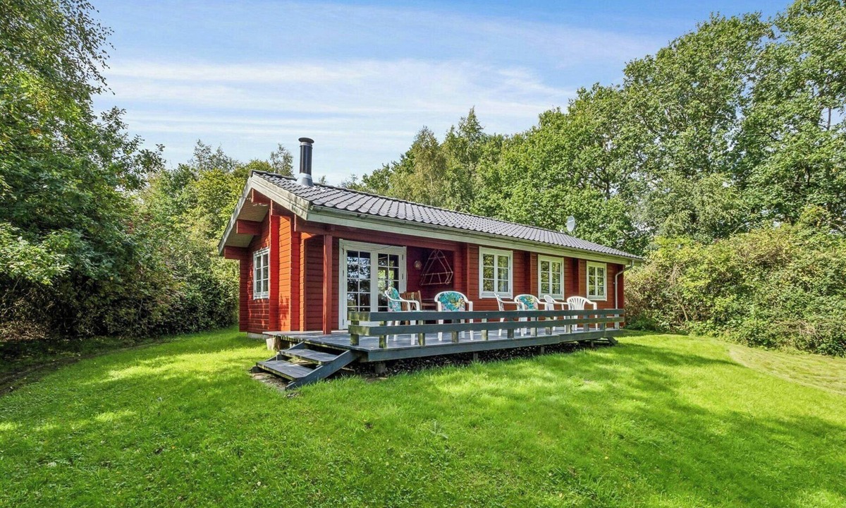 Vester Grønning House | Red timber house with fjord view