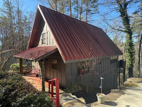 Mirror Lake Ski Chalet | Red Top Tree House