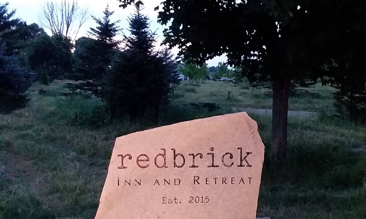 Butte Des Morts House | Redbrick Inn Hickory Suite