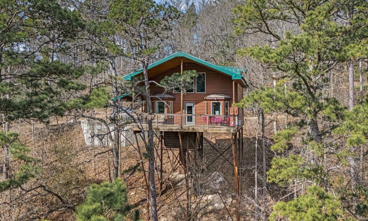 Dora Cabin | Redbud Cabin – Spacious Family Retreat with Loft, Near River & Trails