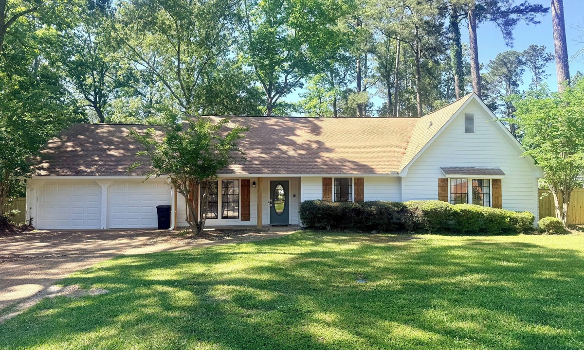 Flowood House | Redbud Grove Retreat spacious 4BR at the Reservoir