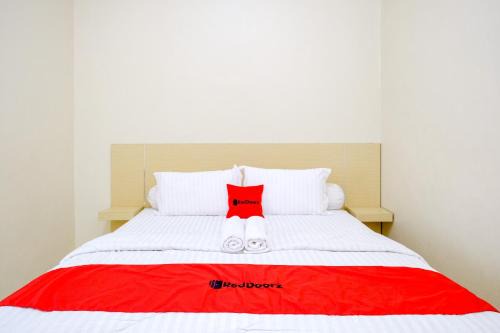 Tulungagung Hotel | RedDoorz at Dewanti Syariah near Stasiun Tulungagung