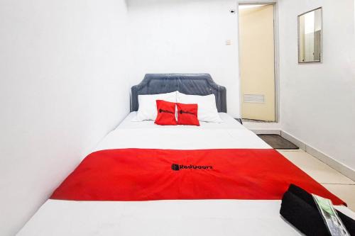Kebumen Hotel | RedDoorz at Etnik Guest House